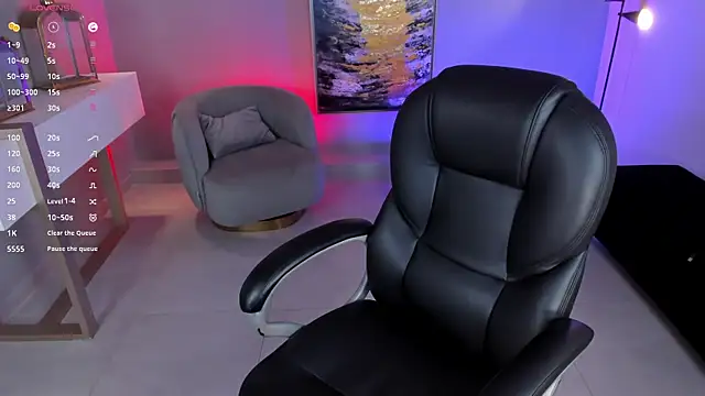 LizzHamilton   online show from January 12, 6:16 pm