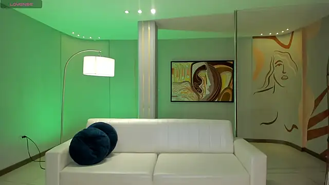 LizzHamilton   online show from October 7, 8:06 pm