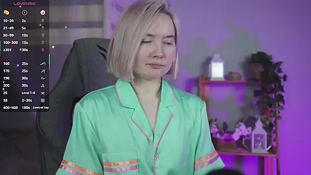 Snapshot of ReiYosimoto chatting on November 18, 6:01 pm ReiYosimoto online show from November 18, 6:01 pm