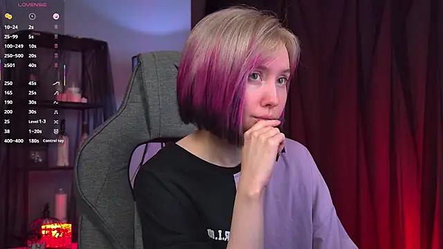 ReiYosimoto online show from April 10, 6:01 pm