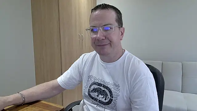 BrettJ81 online show from October 26, 1:50 pm