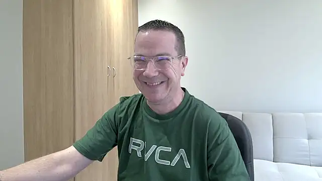 BrettJ81 online show from November 14, 2:16 pm