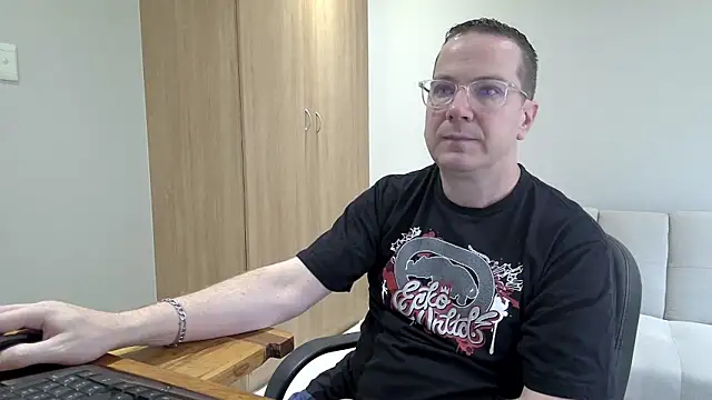 BrettJ81 online show from November 15, 9:28 am