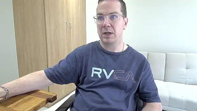 BrettJ81 online show from November 29, 9:12 am