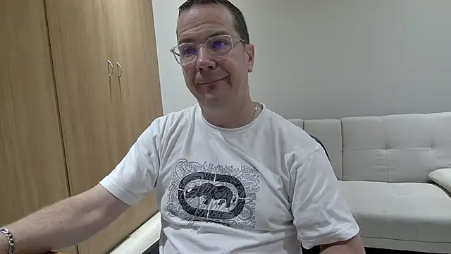 BrettJ81 online show from April 5, 6:27 pm