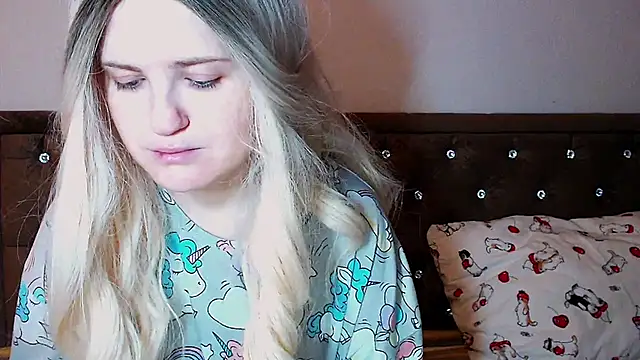 Snapshot of Sara4uu chatting on November 9, 12:31 am Sara4uu online show from November 9, 12:31 am