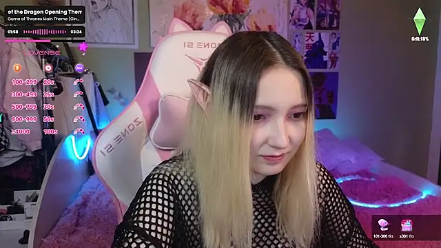 Snapshot of Evie_Ro chatting on December 19, 8:02 pm Evie Ro online show from December 19, 8:02 pm