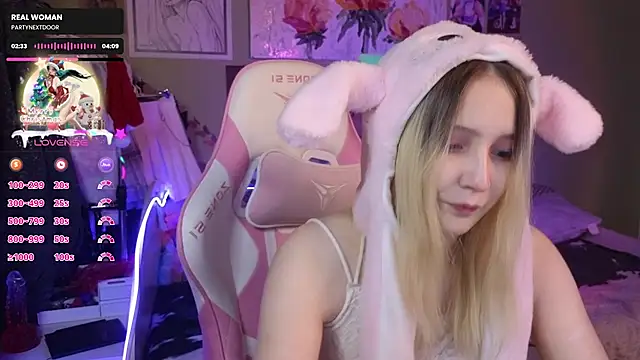 Snapshot of Evie_Ro chatting on January 5, 8:21 pm Evie Ro online show from January 5, 8:21 pm
