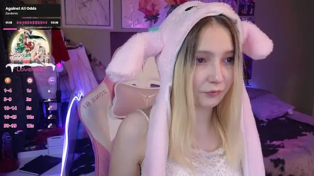 Snapshot of Evie_Ro chatting on January 5, 11:22 pm Evie Ro online show from January 5, 11:22 pm