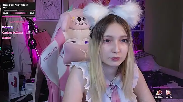 Snapshot of Evie_Ro chatting on January 9, 2:33 am Evie Ro online show from January 9, 2:33 am