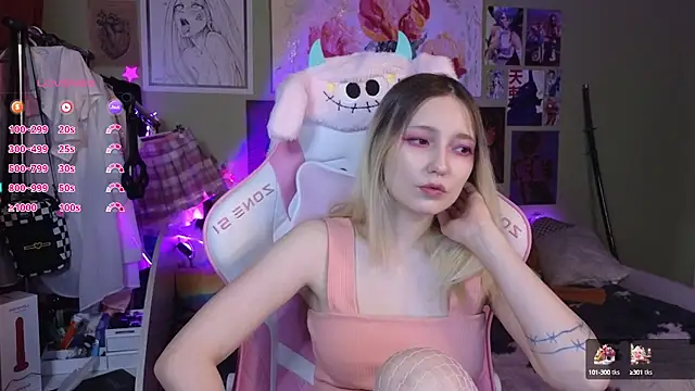 Snapshot of Evie_Ro chatting on January 10, 8:37 pm Evie Ro online show from January 10, 8:37 pm