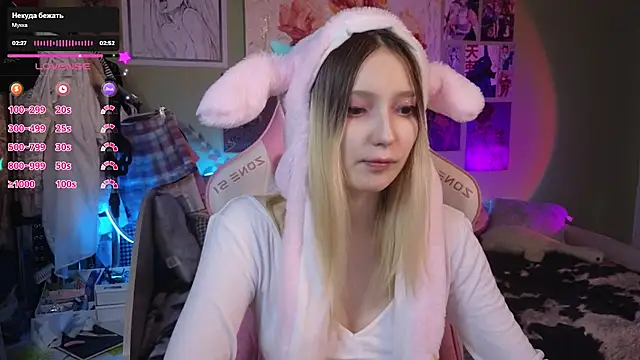 Snapshot of Evie_Ro chatting on February 3, 8:13 pm Evie Ro online show from February 3, 8:13 pm