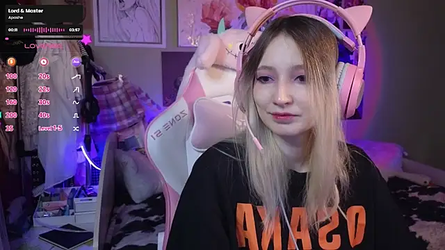Snapshot of Evie_Ro chatting on February 4, 8:17 pm Evie Ro online show from February 4, 8:17 pm