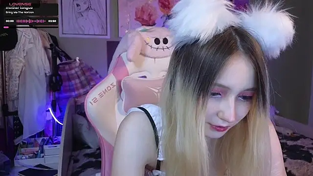 Snapshot of Evie_Ro chatting on February 5, 8:14 pm Evie Ro online show from February 5, 8:14 pm