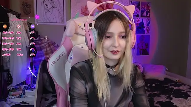 Snapshot of Evie_Ro chatting on February 6, 9:06 pm Evie Ro online show from February 6, 9:06 pm