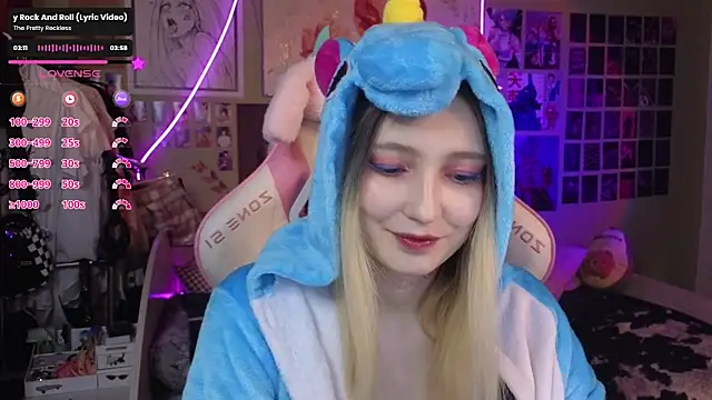 Snapshot of Evie_Ro chatting on March 7, 8:00 pm Evie Ro online show from March 7, 8:00 pm