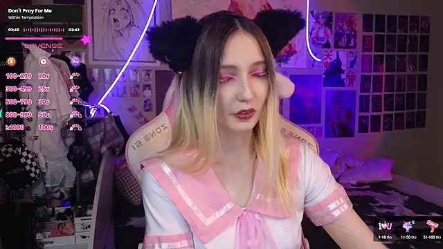 Snapshot of Evie_Ro chatting on March 18, 8:59 pm Evie Ro online show from March 18, 8:59 pm