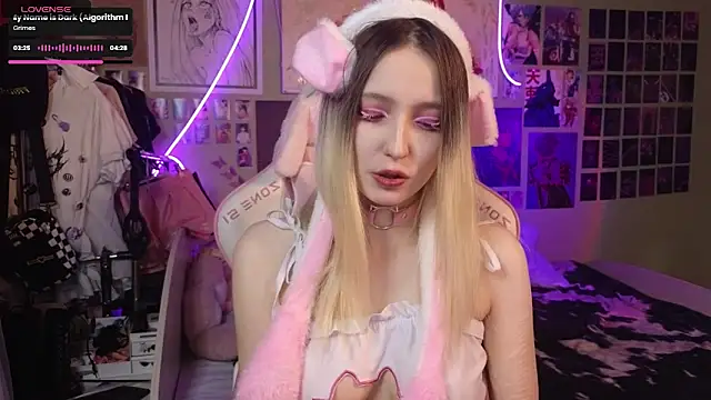 Snapshot of Evie_Ro chatting on March 19, 7:06 pm Evie Ro online show from March 19, 7:06 pm