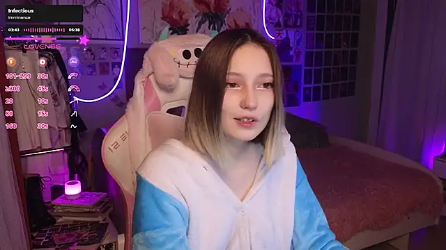 Snapshot of Evie_Ro chatting on September 24, 10:46 pm Evie Ro online show from September 24, 10:46 pm