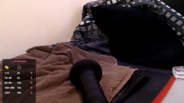 Snapshot of -sluttyass- chatting on March 10, 10:15 pm -sluttyass- online show from March 10, 10:15 pm