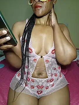 Snapshot of BabySweetDee chatting on June 18, 8:47 am BabySweetDee online show from June 18, 8:47 am