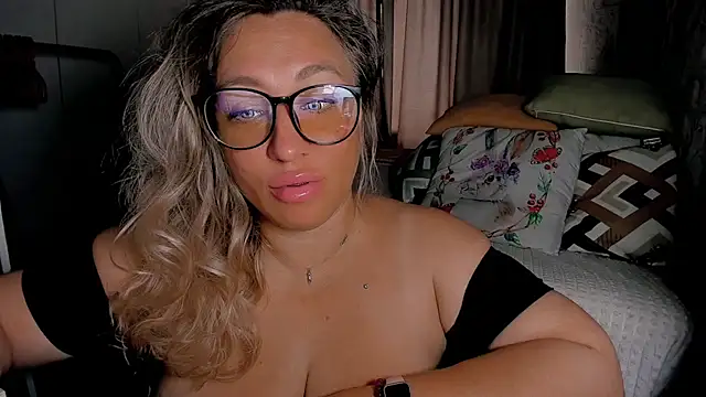 Snapshot of CumOnMy_Tits chatting on July 11, 2:47 am CumOnMy Tits online show from July 11, 2:47 am