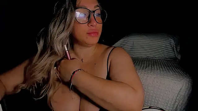 Snapshot of CumOnMy_Tits chatting on July 21, 3:20 am CumOnMy Tits online show from July 21, 3:20 am