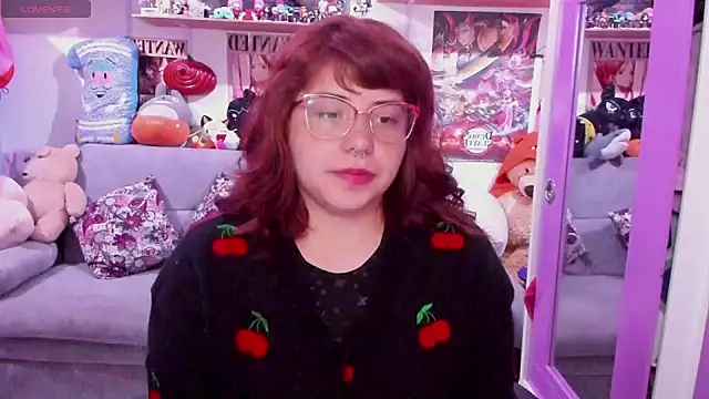 Snapshot of soficammy chatting on December 11, 5:32 am soficammy online show from December 11, 5:32 am