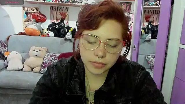Snapshot of soficammy chatting on December 14, 12:01 am soficammy online show from December 14, 12:01 am