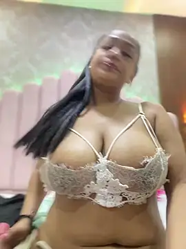 Snapshot of sofia_xxx02 chatting on June 18, 12:33 am sofia xxx02 online show from June 18, 12:33 am