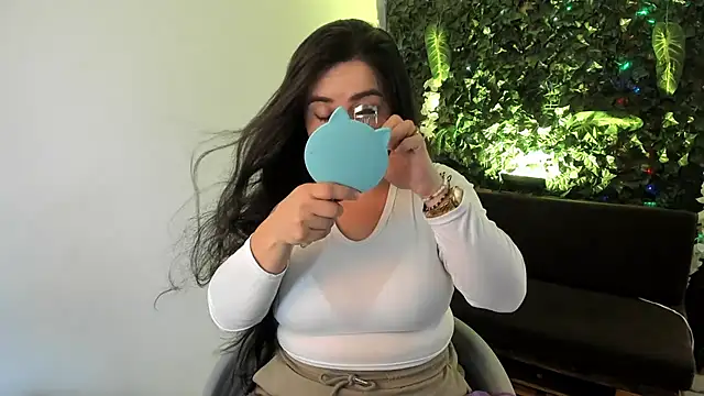 Snapshot of ainohacarter_89 chatting on January 12, 7:42 pm ainohacarter 89 online show from January 12, 7:42 pm