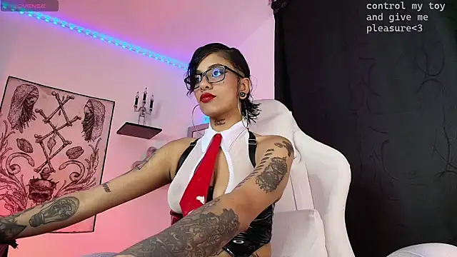 Snapshot of luci_fer_devil chatting on November 14, 1:37 am luci fer devil online show from November 14, 1:37 am