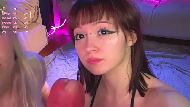 Snapshot of Wildneck chatting on February 3, 2:53 am Wildneck online show from February 3, 2:53 am