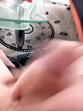 Snapshot of Affenarsch81 chatting on February 1, 10:59 am Affenarsch81 online show from February 1, 10:59 am